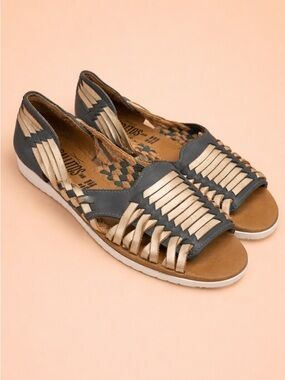 GALLITOS MEXICAN LEATHER HUARACHE SANDALS
